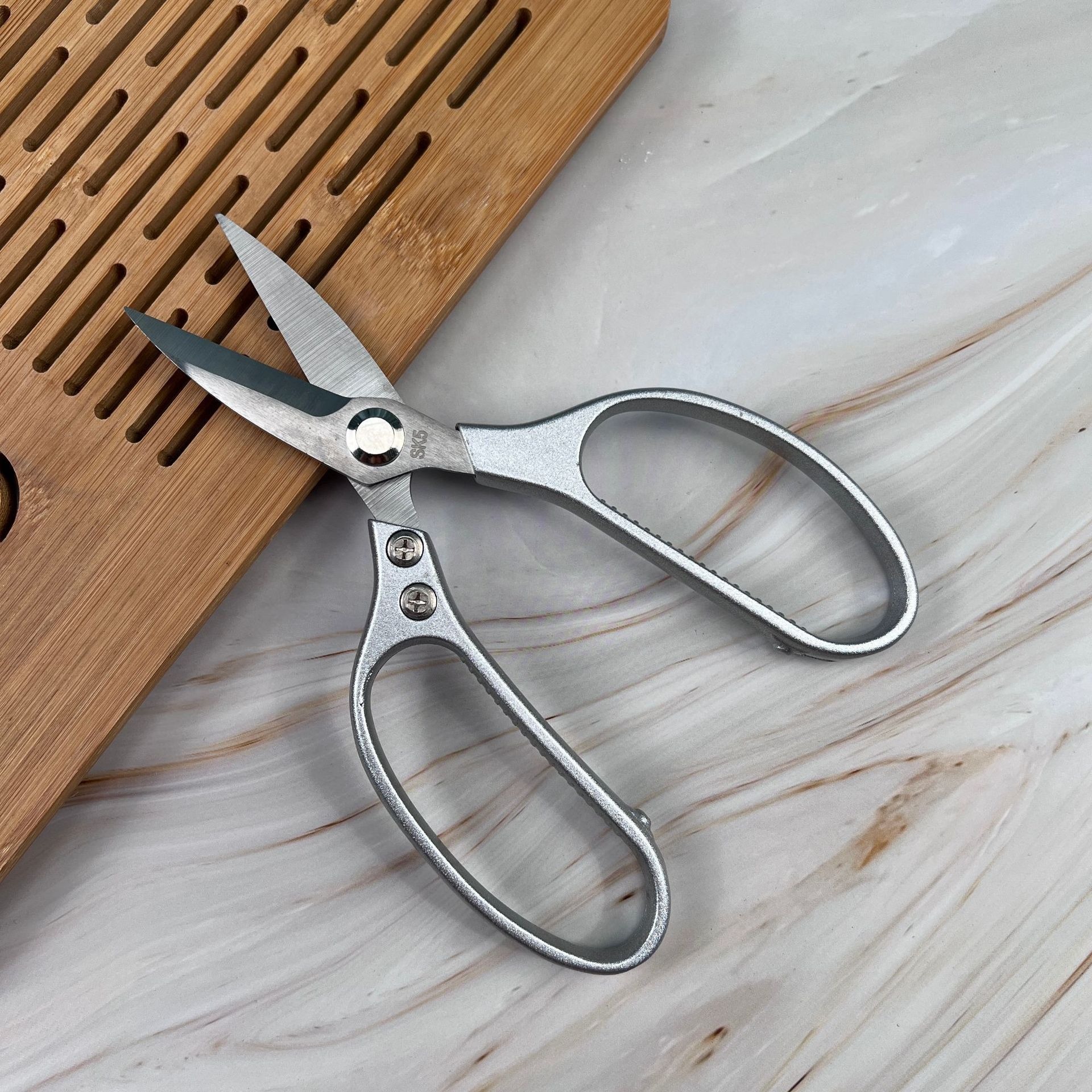 SK5 stainless steel scissors, household scissors, powerful kitchen scissors, chicken bone scissors, multi-functional fish, chicken and panda scissors details Picture