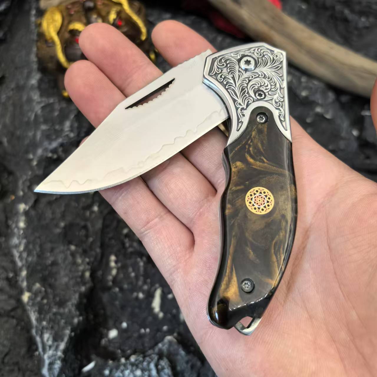 The new three-piece rhinoceros high-hardness folding knife is a portable and multi-functional household fruit knife for outdoor camping Application Scenario