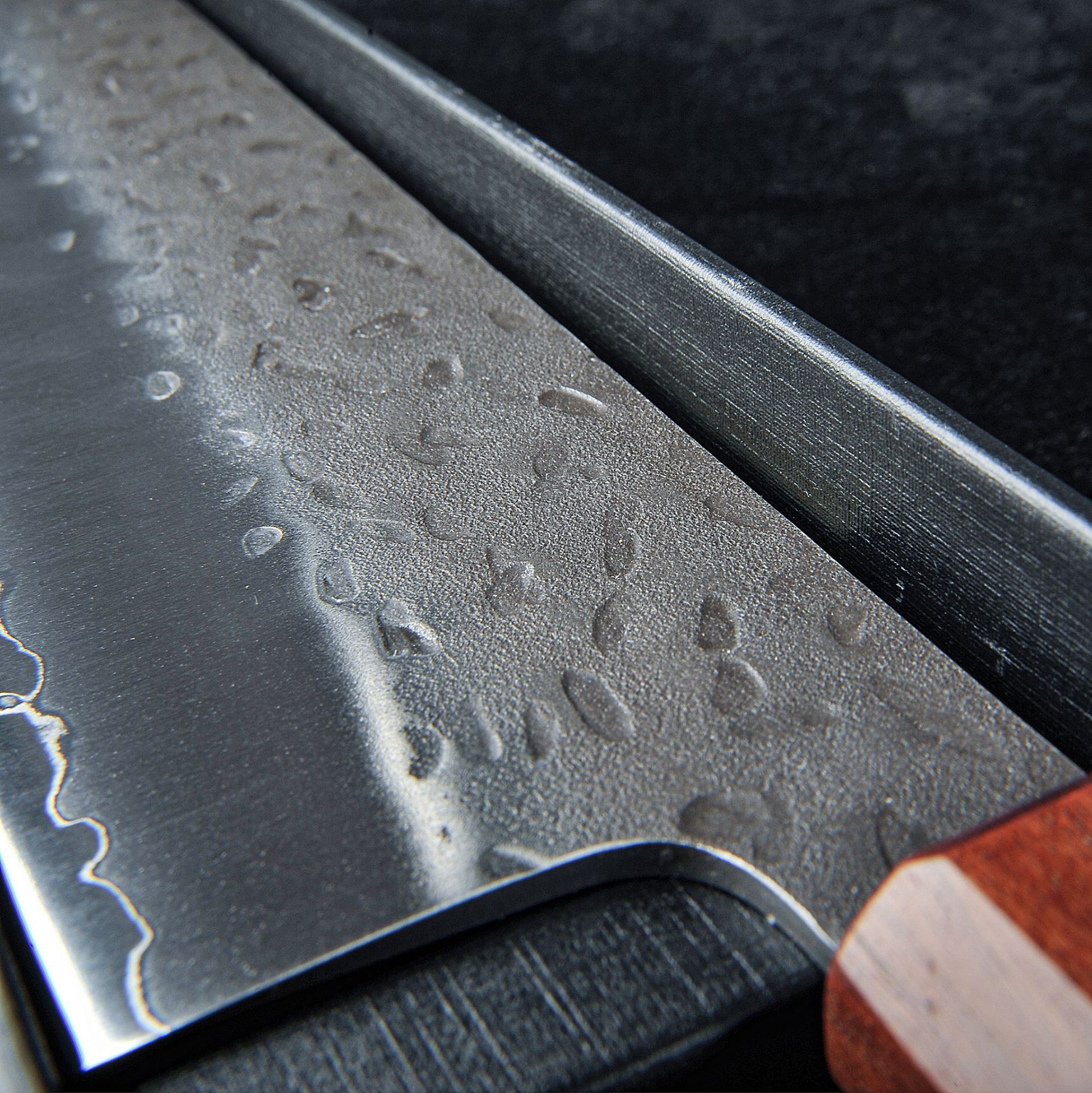 9CR18 octagonal handle black hammer pattern cutting knife, kitchen knife, chef's knife, Santoku knife, retro vegetable cutting Damascus knife Application Scenario