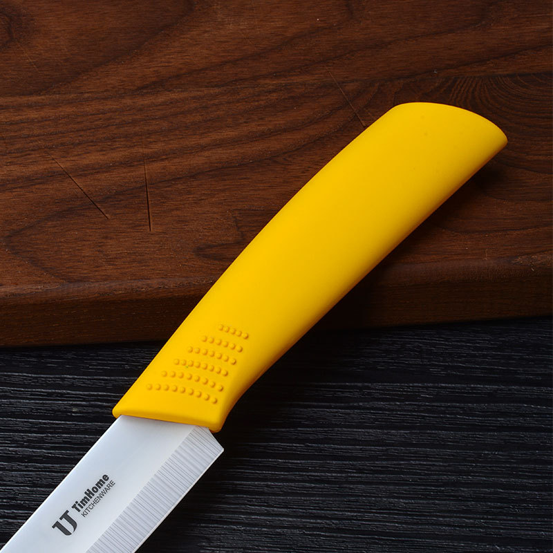 Factory stock: 4-inch ceramic single multi-purpose knife, sharp ceramic fruit knife, kitchen knife with knife sleeve Application Scenario