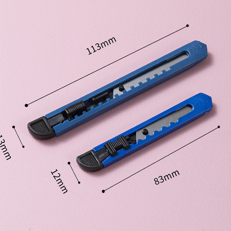 Factory direct supply of portable plastic utility knives, express unpacking, office paper cutting, hand knives, wallpaper film application, wallpaper knives Specification drawing