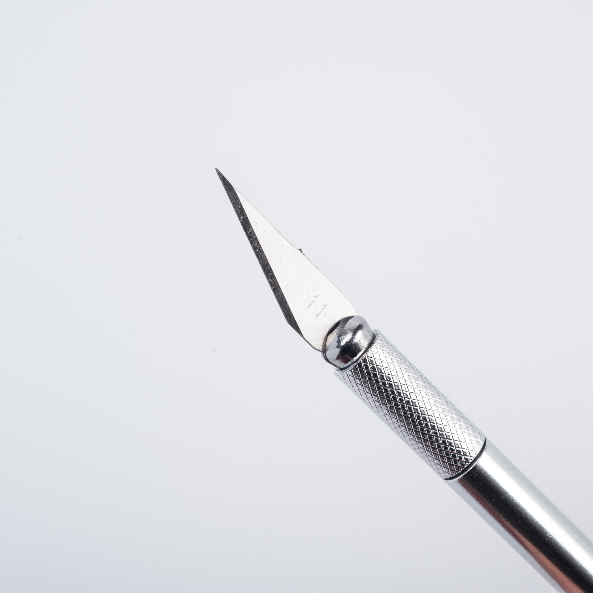 The manufacturer supplies a box of aluminum alloy hand-carved knives with 5 blades, starting from 0.4 yuan for pen holders, paper cutters, and handbooks Application Scenario