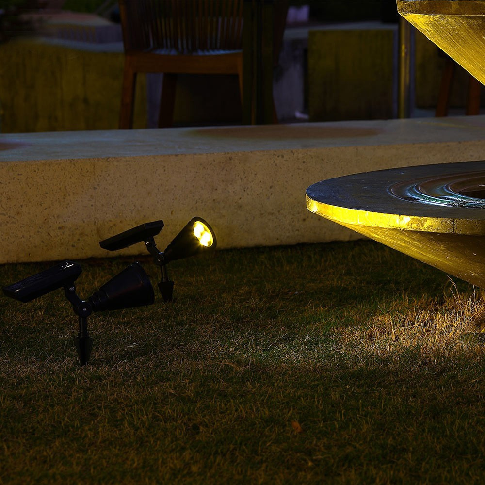 Solar-powered spotlights, outdoor courtyard lawn lights, garden seven-color lighting, wall lights, park ground-mounted landscape projection spotlights Application Scenario