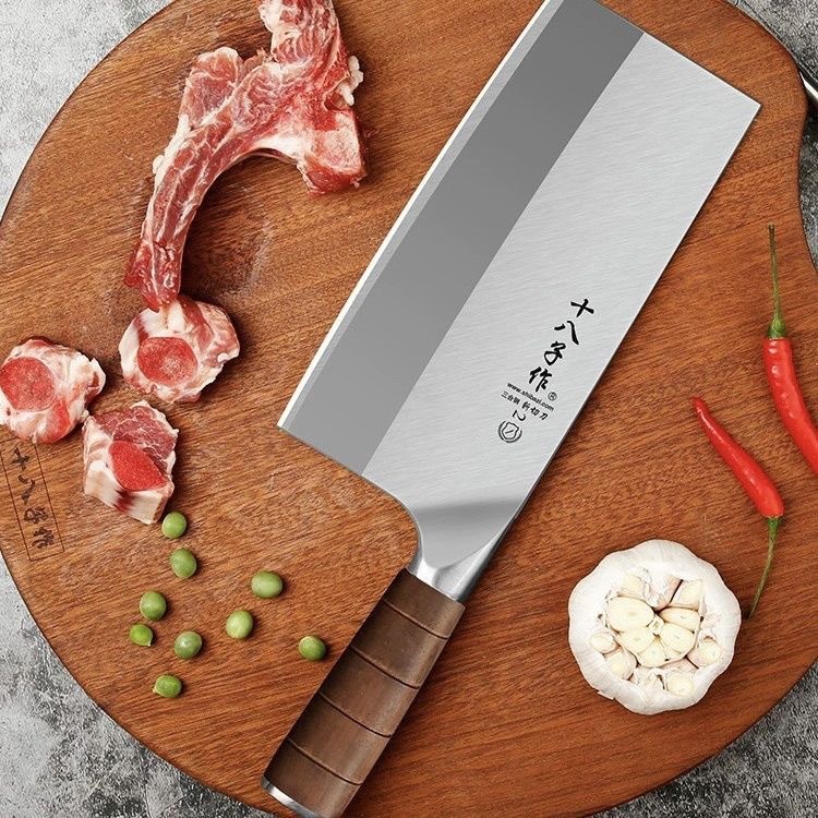 The 90cr kitchen knife is a specialized kitchen knife for cutting vegetables and meat, slicing, chopping and cutting bones. It is a commercial hotel and restaurant knife full figure