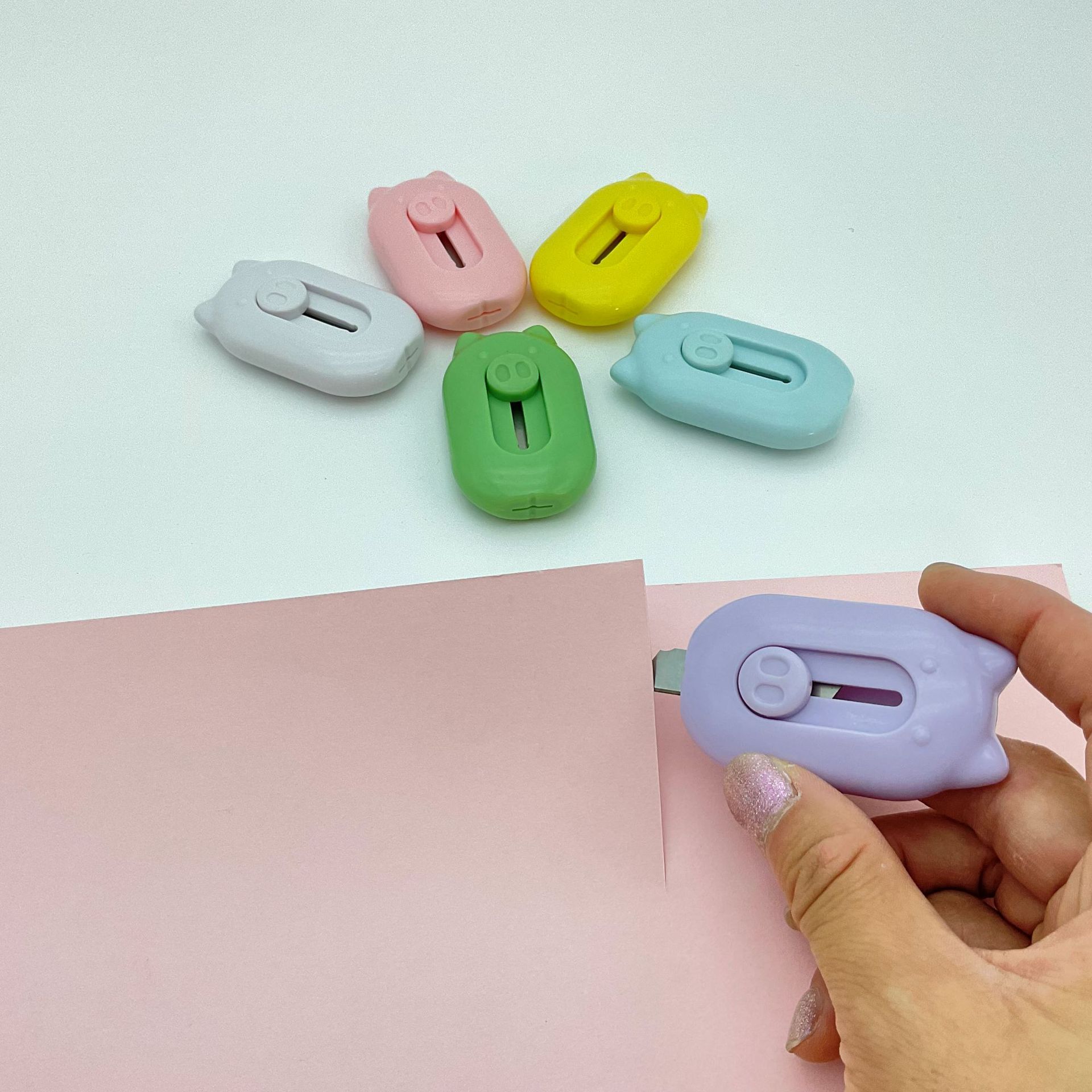 Little Pig Mini Planner carved knife, cute unboxing utility knife, express delivery paper cutting, tape telescopic unboxing knife Specification drawing