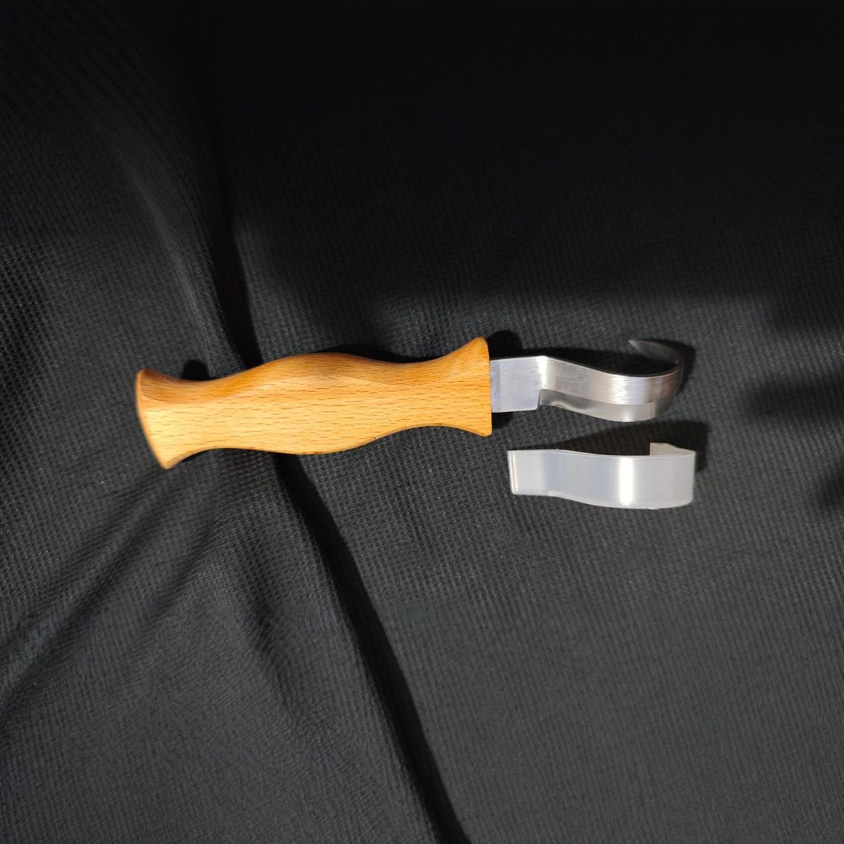 Walnut woodworker engraving knife sleeve, curved knife sleeve, engraved wooden spoon knife sleeve, hand-engraved knife edge and tip sleeve details Picture