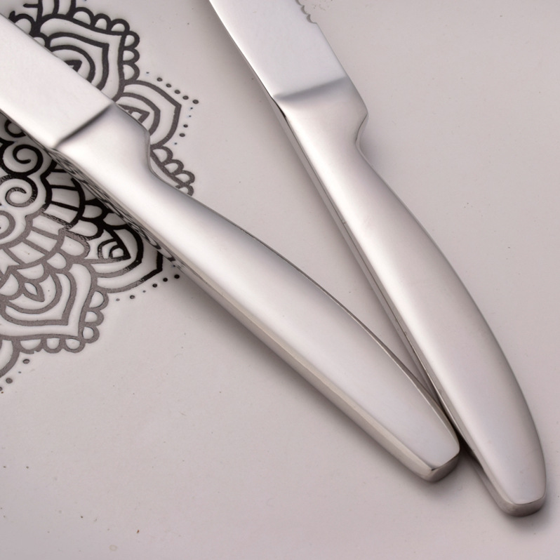 420 Western-style steak knife, Bright hotel Western-style multi-purpose frozen meat knife, steak knife with serrated stainless steel steak knife Application Scenario
