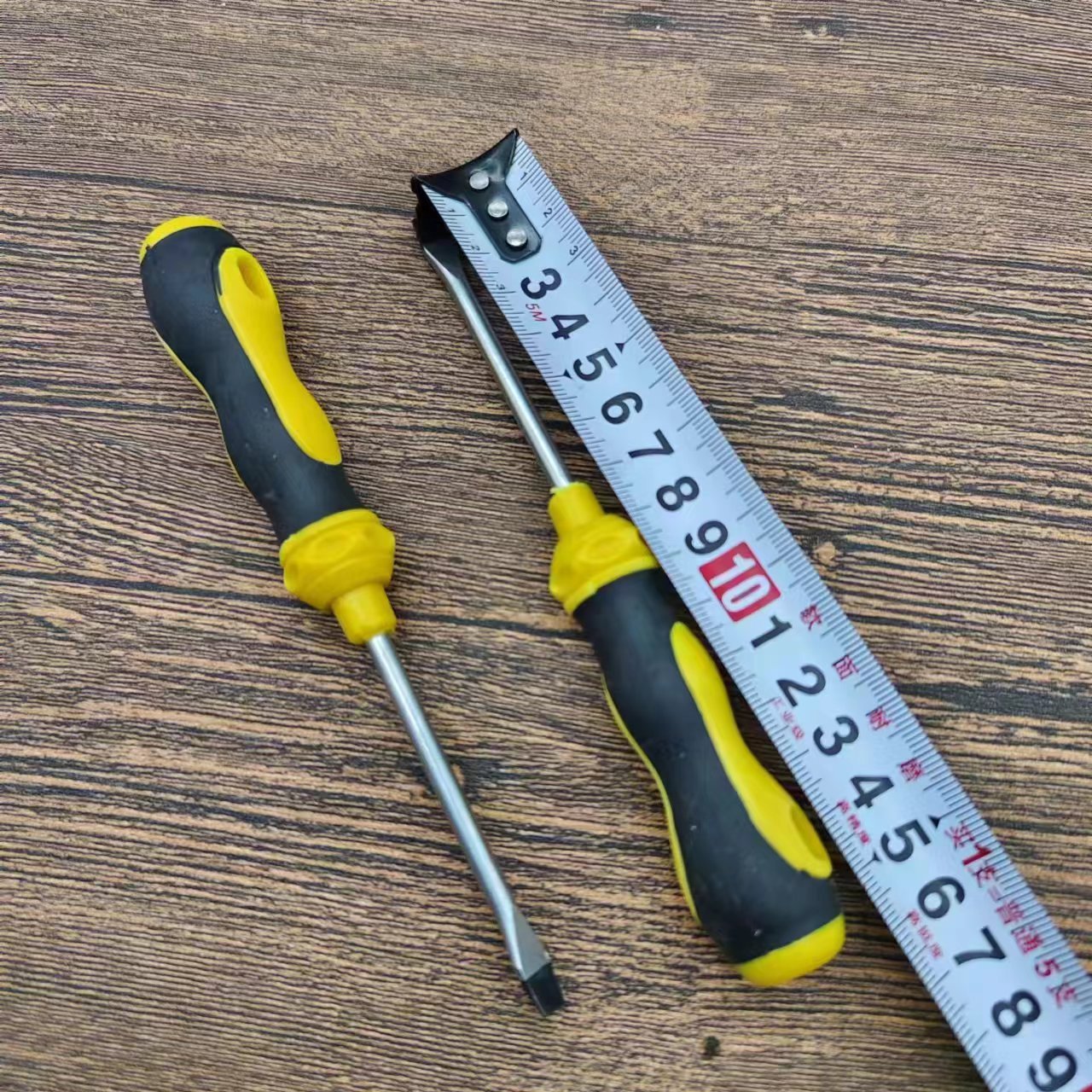 Cross-head screwdrivers, manual tools, plum blossom screwdrivers, gourd-handle screwdrivers, one-yuan and two-yuan supplies Application Scenario