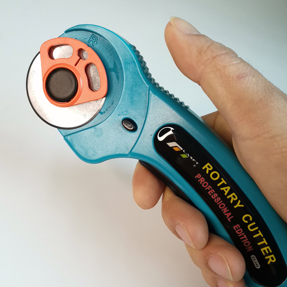 Upgraded 45mm safety lock carpet knife rubber band cutting round knife FT-145 Roller knife left and right hand roller details Picture