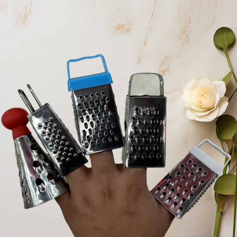 3-inch stainless steel grater, mini four-sided grater, multi-functional vegetable cutter, kitchen small tool, garlic grater 12g full figure