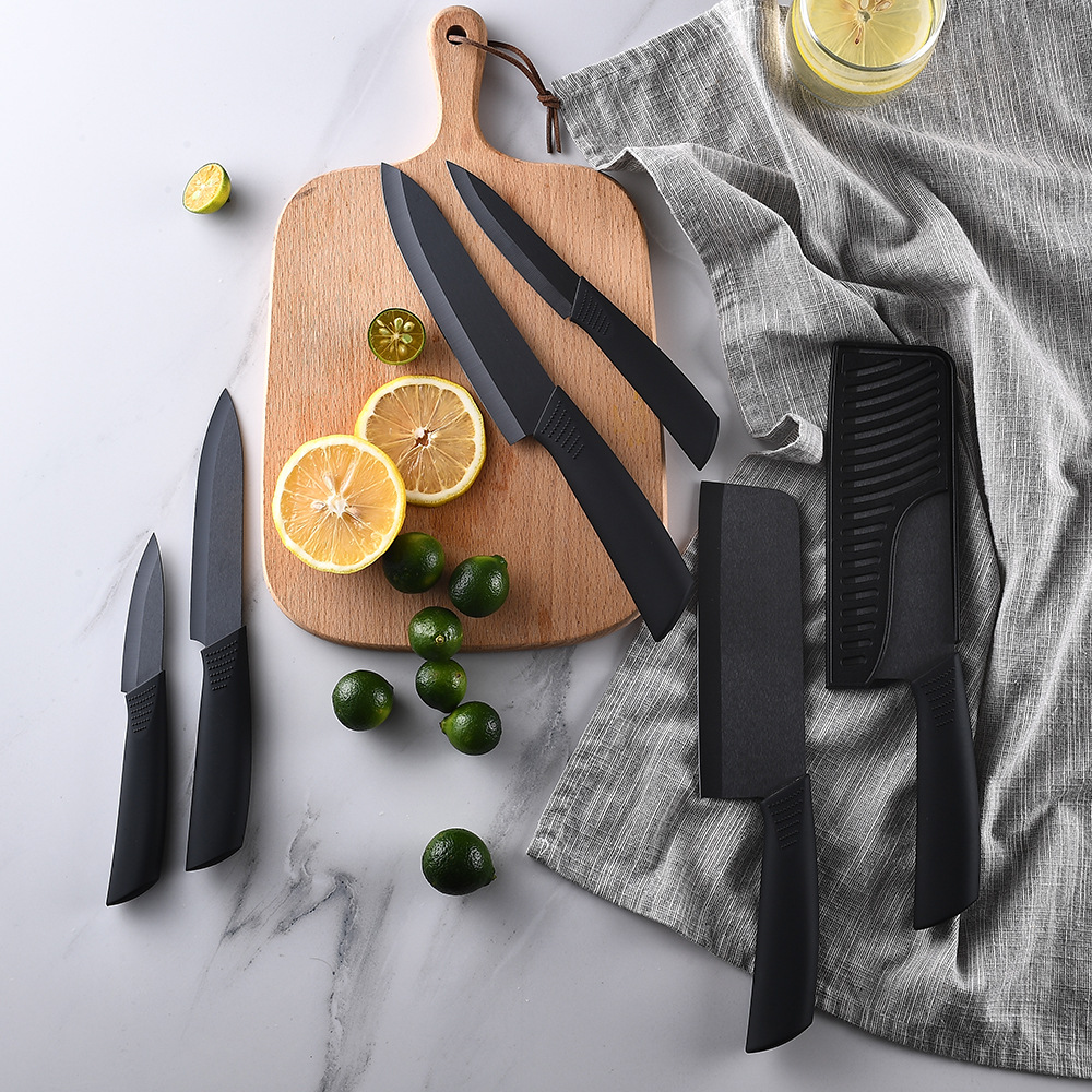 3-inch black ceramic fruit knife, sharp household kitchen fruit knife, baby food knife set, portable food Application Scenario