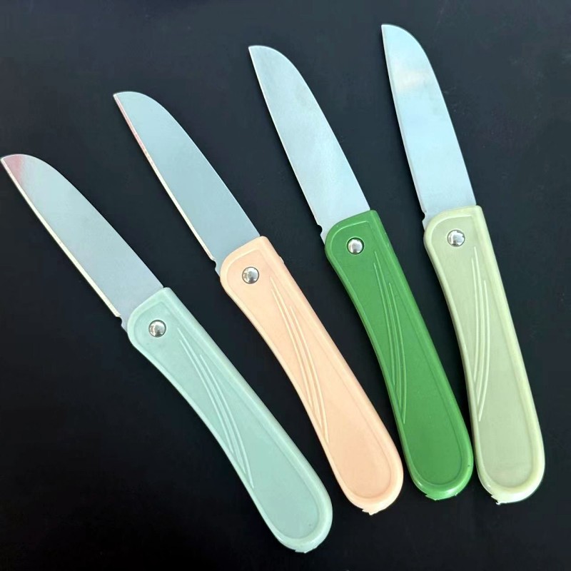 Macaron-colored folding knife, European fruit knife, portable folding peeler, 1-yuan store street stall supply Specification drawing