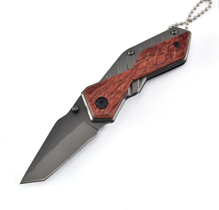 The shopkeeper recommends the outdoor high-hardness life-saving folding knife, a small self-defense knife for the wild with a redwood handle, and a sharp portable knife undefined