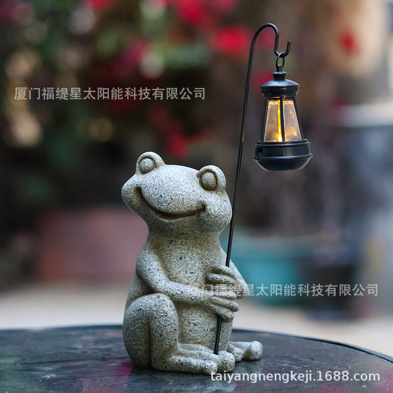 Cross-border frog garden decorative solar lamp, resin animal handicraft statue, outdoor courtyard lawn decorative lamp Application Scenario