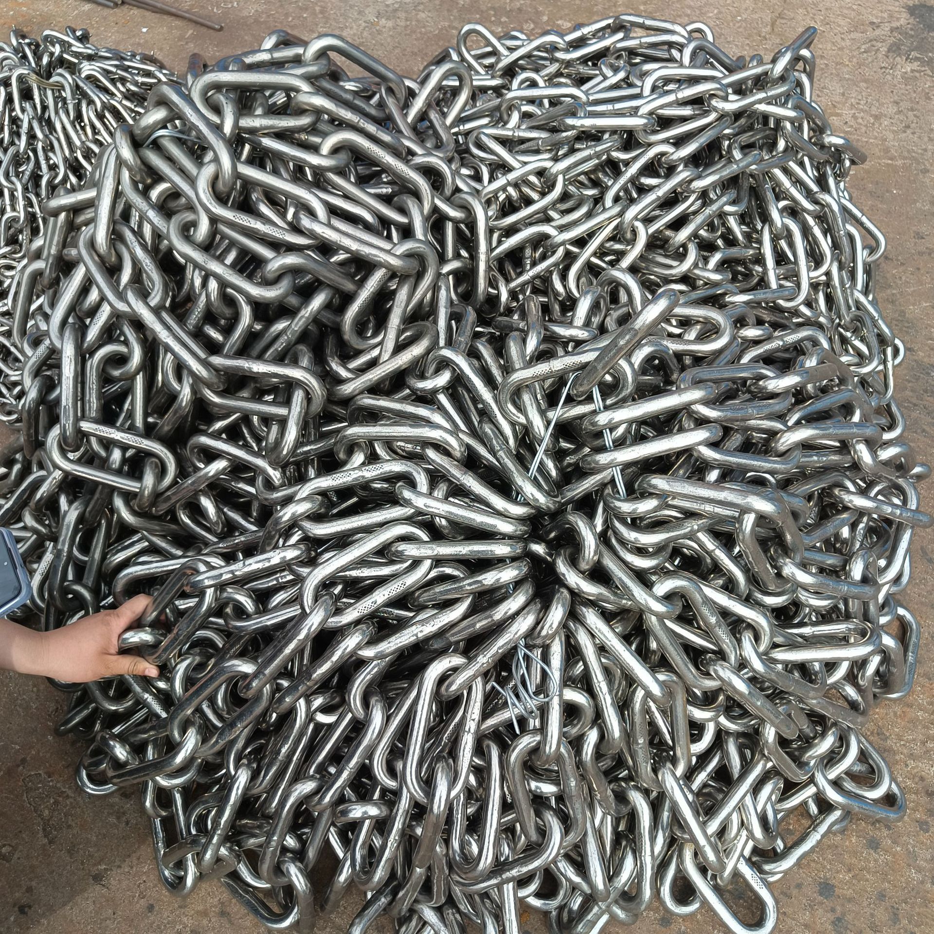 304 stainless steel pipe chains, chain pipe chains, conveyor chain discs and chains for industries such as chemical machinery manufacturing Application Scenario