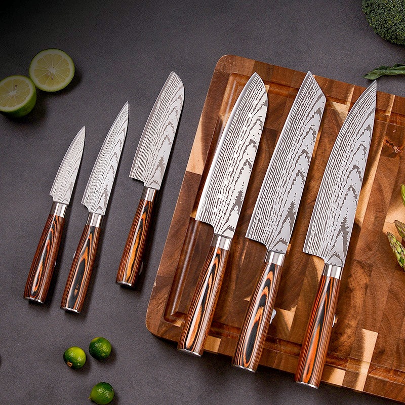 A new 6-piece set of 5CR15 stainless steel laser Damascus Japanese knife, chef knife and meat knife is now available in stock full figure