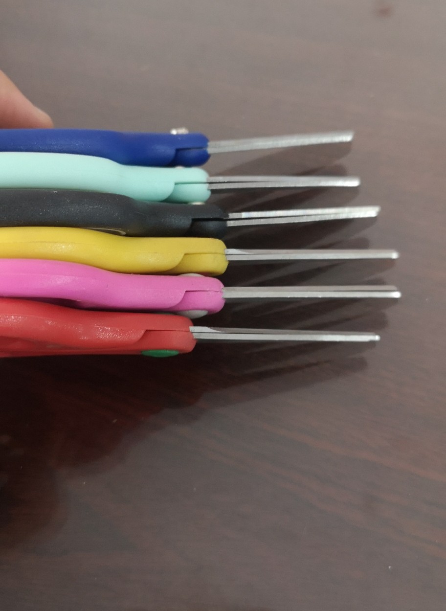 Direct sales from the manufacturer of hot-selling small-sized scissors in stock Application Scenario