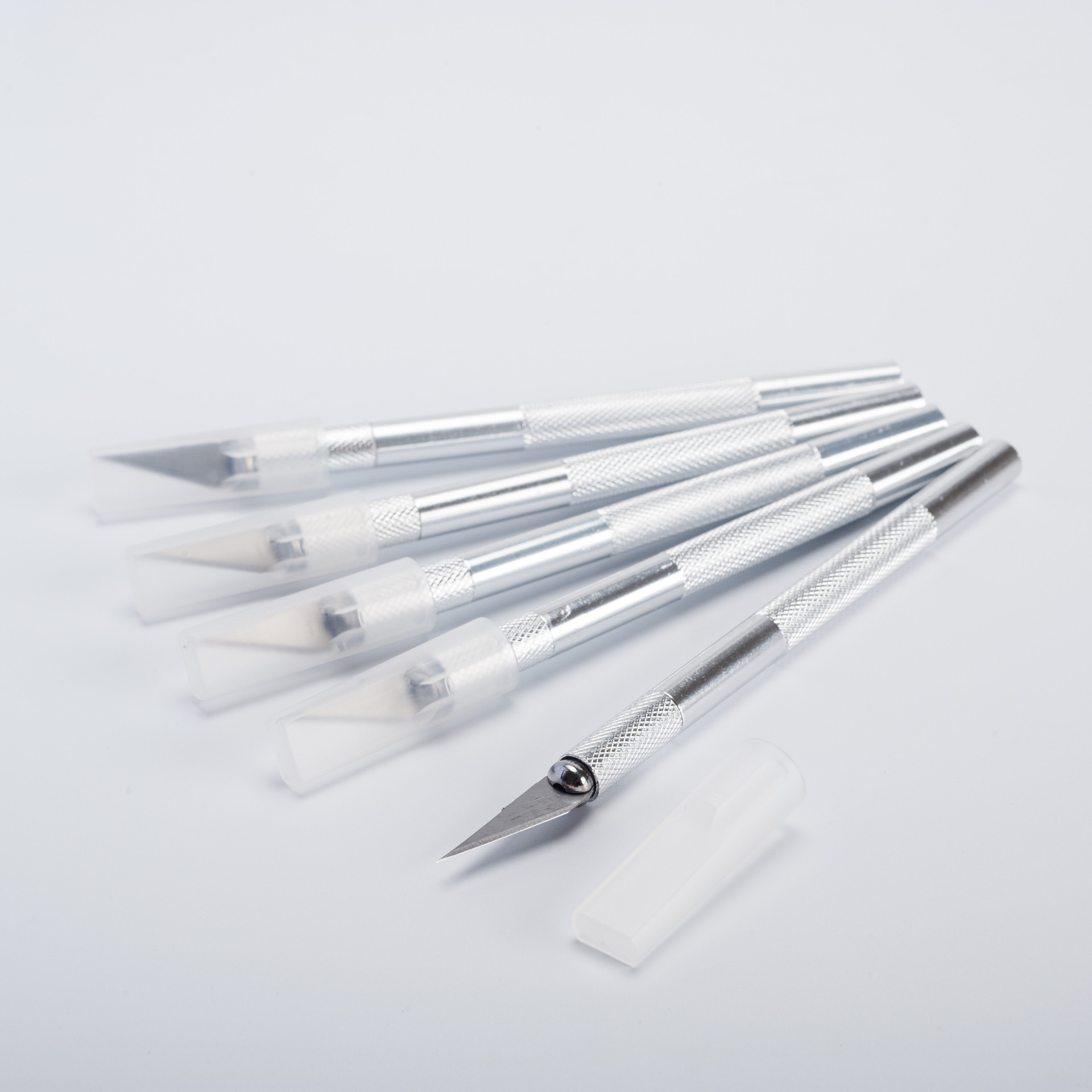 The manufacturer supplies a box of aluminum alloy hand-carved knives with 5 blades, starting from 0.4 yuan for pen holders, paper cutters, and handbooks full figure