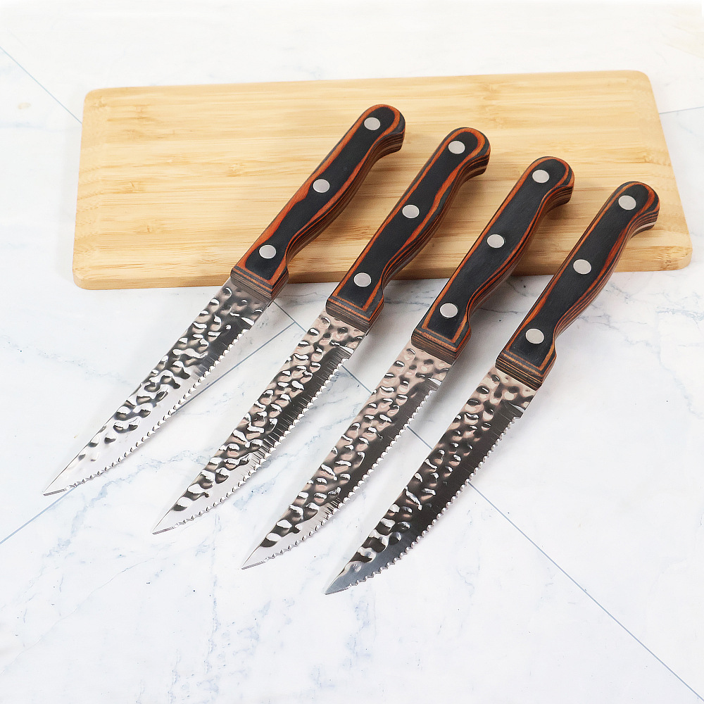 Stainless steel hammer-textured steak knife, colored wooden handle steak knife, Western-style meat cutter, serrated knife, restaurant household Western-style knife Application Scenario