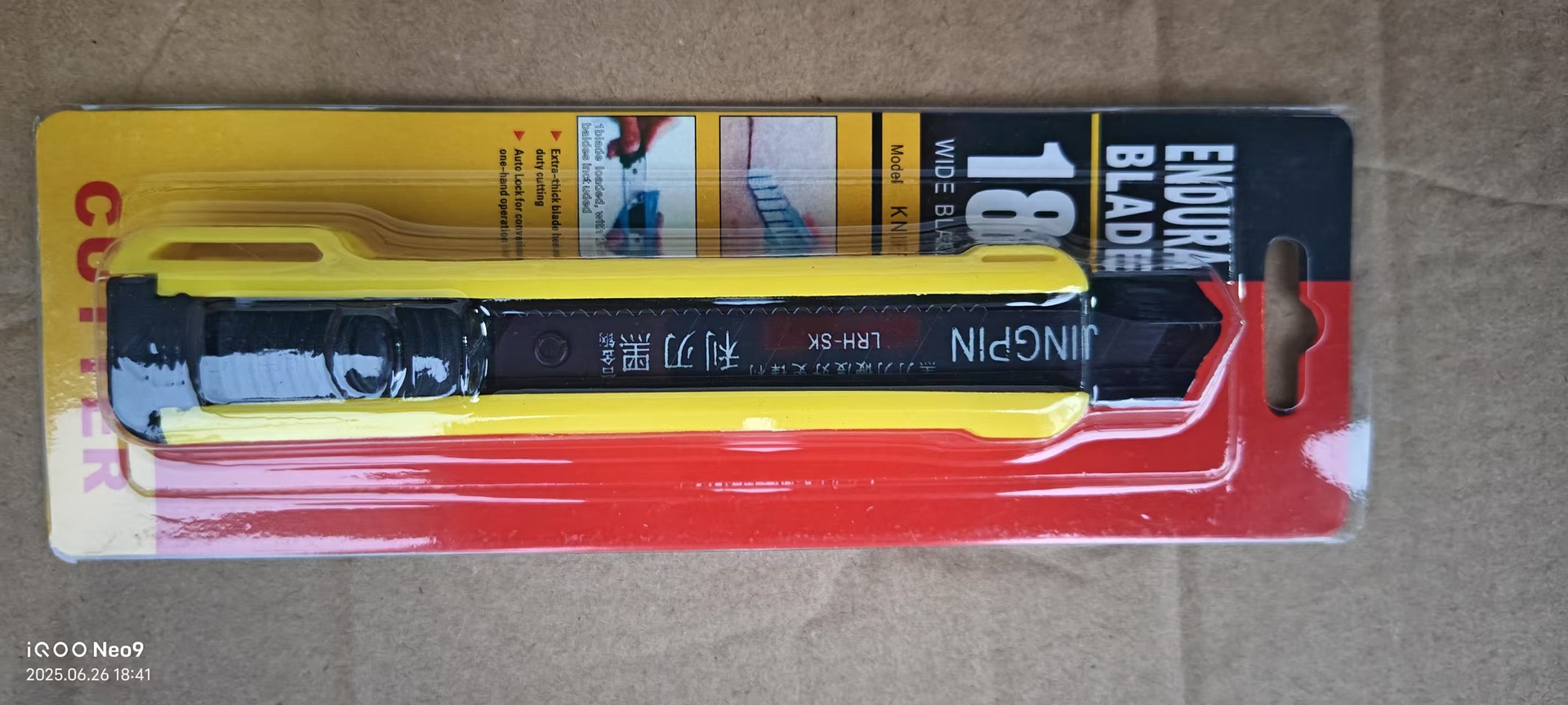 Factory direct sales of utility knives, heavy-duty thickened wallpaper knives with sharp edges, express delivery knives made of brand-new abs material, durable and industrial-grade undefined