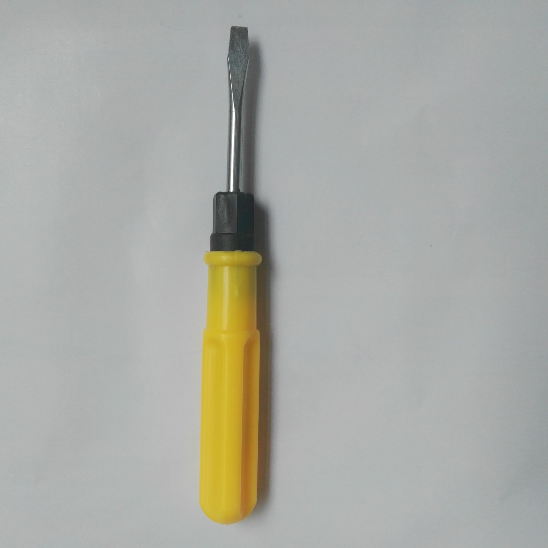 3-inch dual-purpose screwdriver, 45 # steel, round magnetic, factory gift, home repair Application Scenario