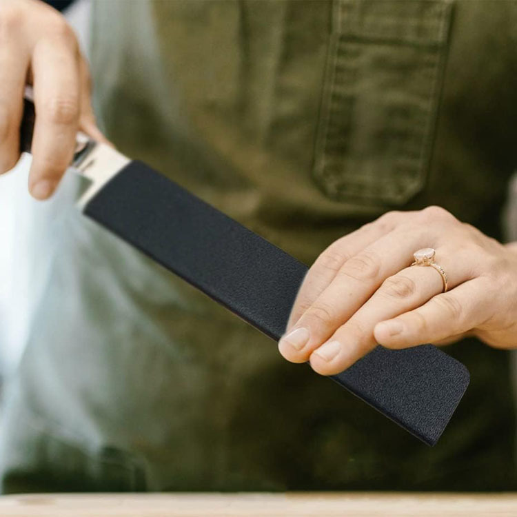 knife gurads various sizes of knife safety protection knife covers, ABS with flocking knife sheaths and knife covers Application Scenario