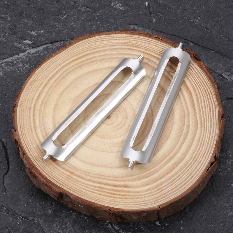Stainless steel peeler, double-sided serrated grater blade, fruit and melon peel flat edge blade, double-sided peeling Application Scenario