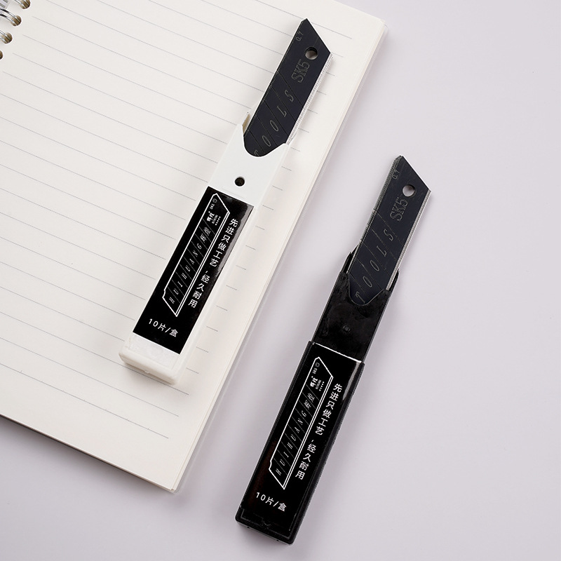 Factory wholesale 18mm art design blades, 0.7mm thick, sharp and durable wallpaper blades, SK5 black blades, factory stock details Picture