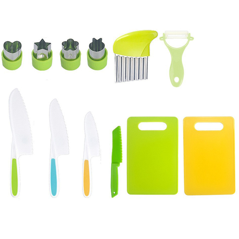 Plastic fruit knife tools do not hurt hands. Special children's toys for early education in kindergartens. Kitchen knife set. Fruit three-piece set details Picture