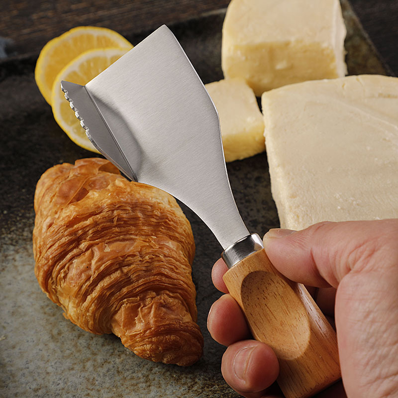 The factory's new rubber wooden-handled cheese and cheese cutter, stainless steel triangular butter and buttery cutter, right-angle spatula Application Scenario