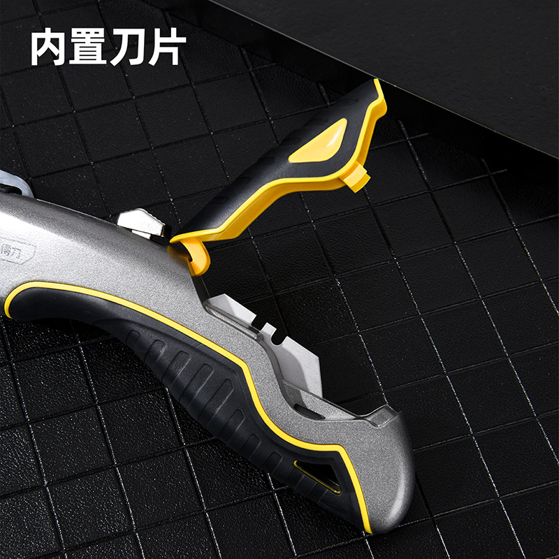 Deli Tools Industrial-grade zinc alloy cutter (3-blade multi-functional unboxing wonder, high appearance level small cutter Application Scenario