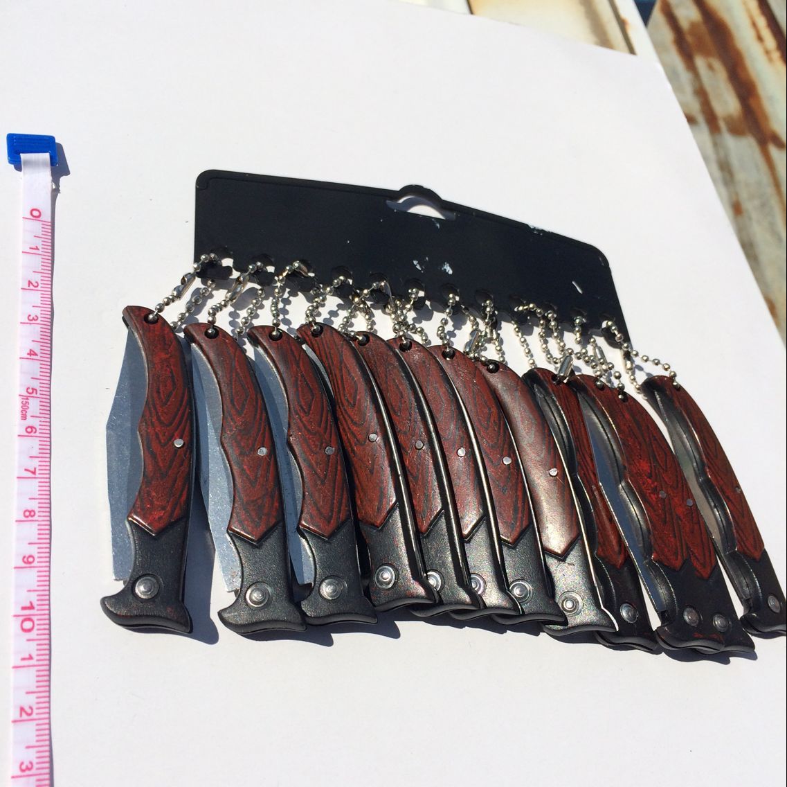 Wooden handle patterned folding knife, outdoor knife, daily necessities fruit knife, wholesale supply for one or two yuan, gift full figure