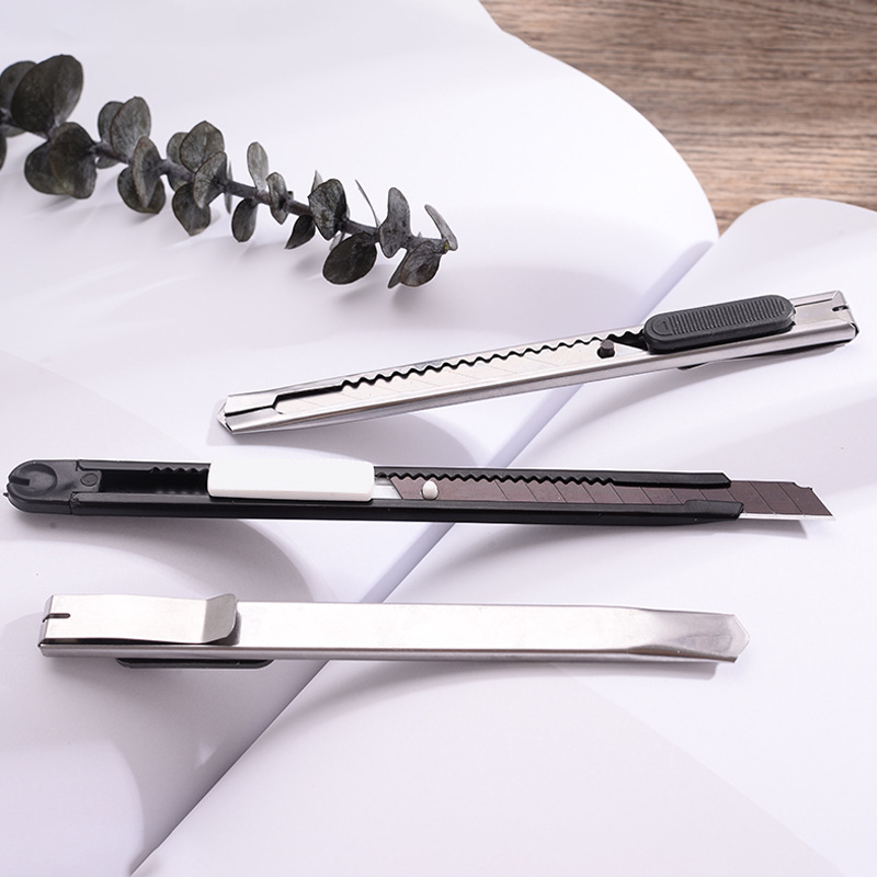 Small stainless steel utility knife, portable and detachable office supplies, metal paper cutter, student stationery, hand tool knife details Picture