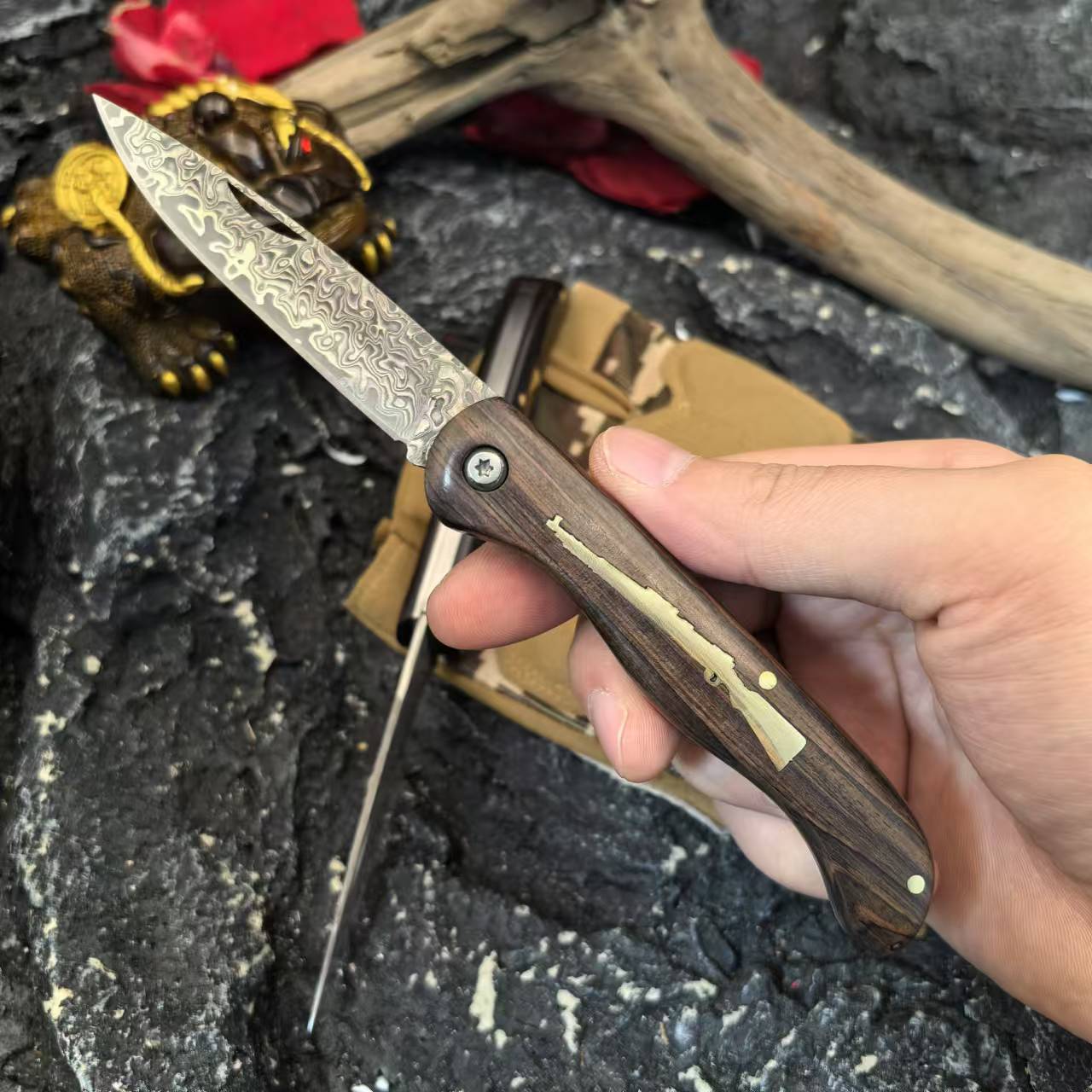 Damascus VG10 steel ebony handle hand-forged folding knife, high-hardness, multi-functional portable fruit knife undefined