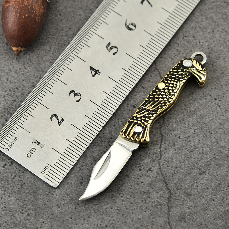 Factory direct sales of stainless steel portable handcrafted brass mini pocket knives, keychains, folding knives and portable knives Application Scenario
