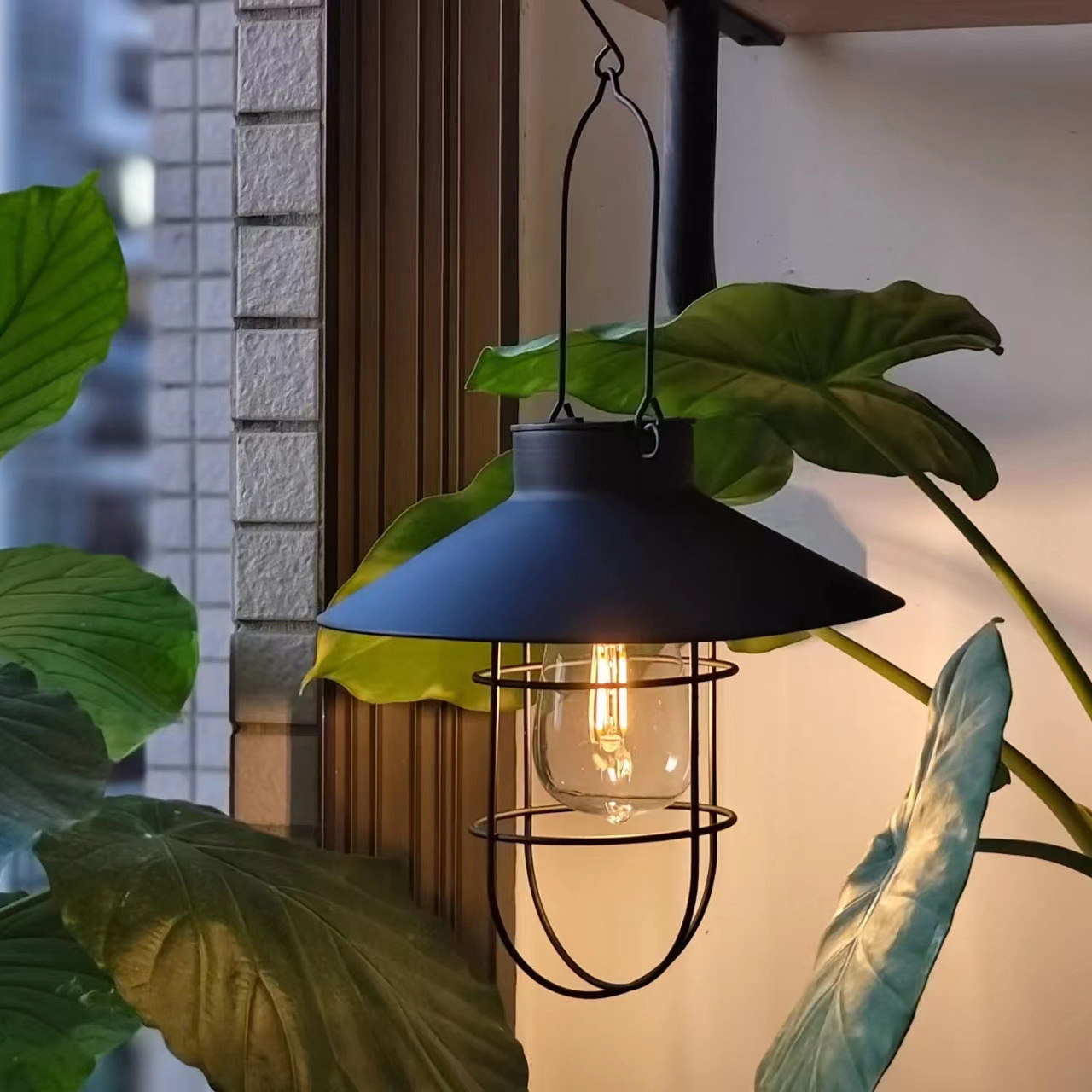 Solar-powered retro hanging lamps, ironwork LED chandeliers, garden lamps, chandeliers, balcony waterproof, outdoor garden lanterns for decoration Application Scenario