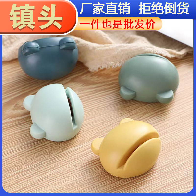 Mini cartoon manual knife sharpener, portable anti-slip speed sharpener for the kitchen, multi-functional frog knife sharpener stone tool full figure