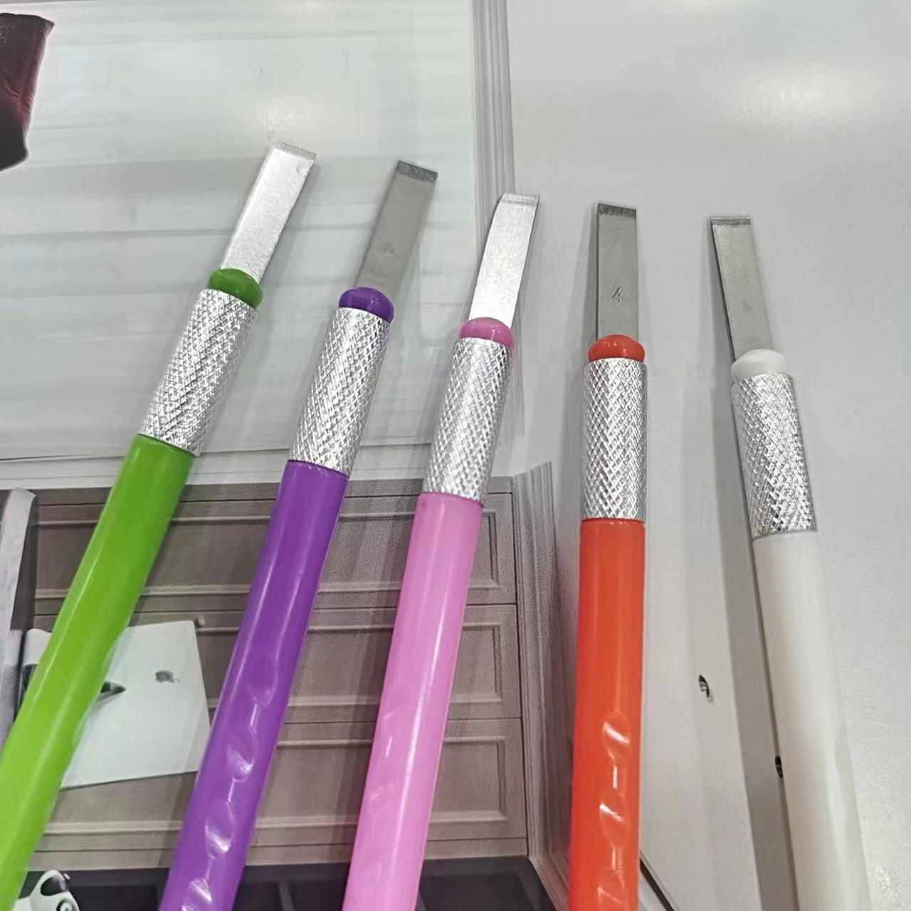 Factory direct supply of hand-held journal ABS rod engraving knives, paper-cutting rubber stamp cutting utility knives, mobile phone film application flat head engraving knives full figure