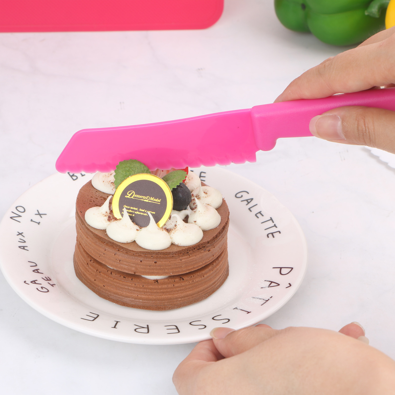 Wholesale of children's plastic fruit knives, birthday cake cutters, bread, dessert, cheese knives, peelers, and toy knives Specification drawing