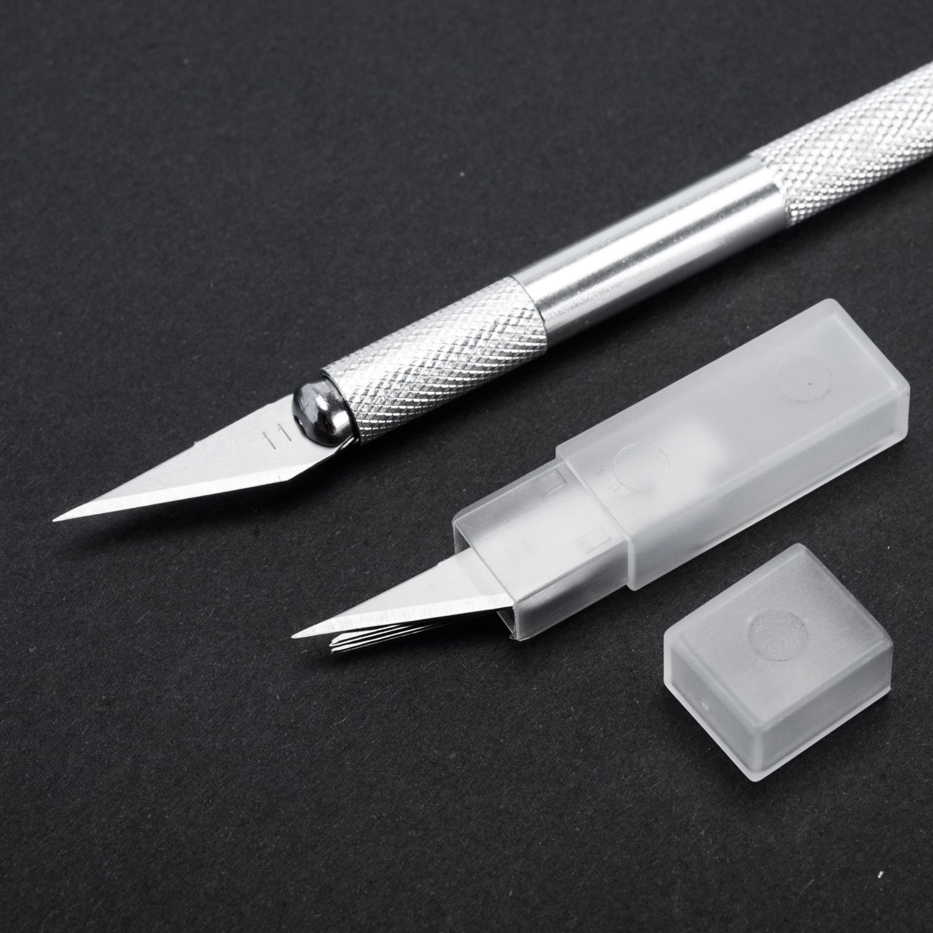 The manufacturer supplies a box of aluminum alloy hand-carved knives with 5 blades, starting from 0.4 yuan for pen holders, paper cutters, and handbooks undefined