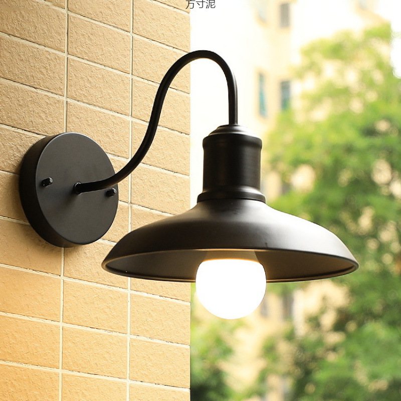 Wholesale of new outdoor wall lamps, street lamps, outdoor door and balcony lamps, outdoor lighting, American retro industrial style wall lamps full figure