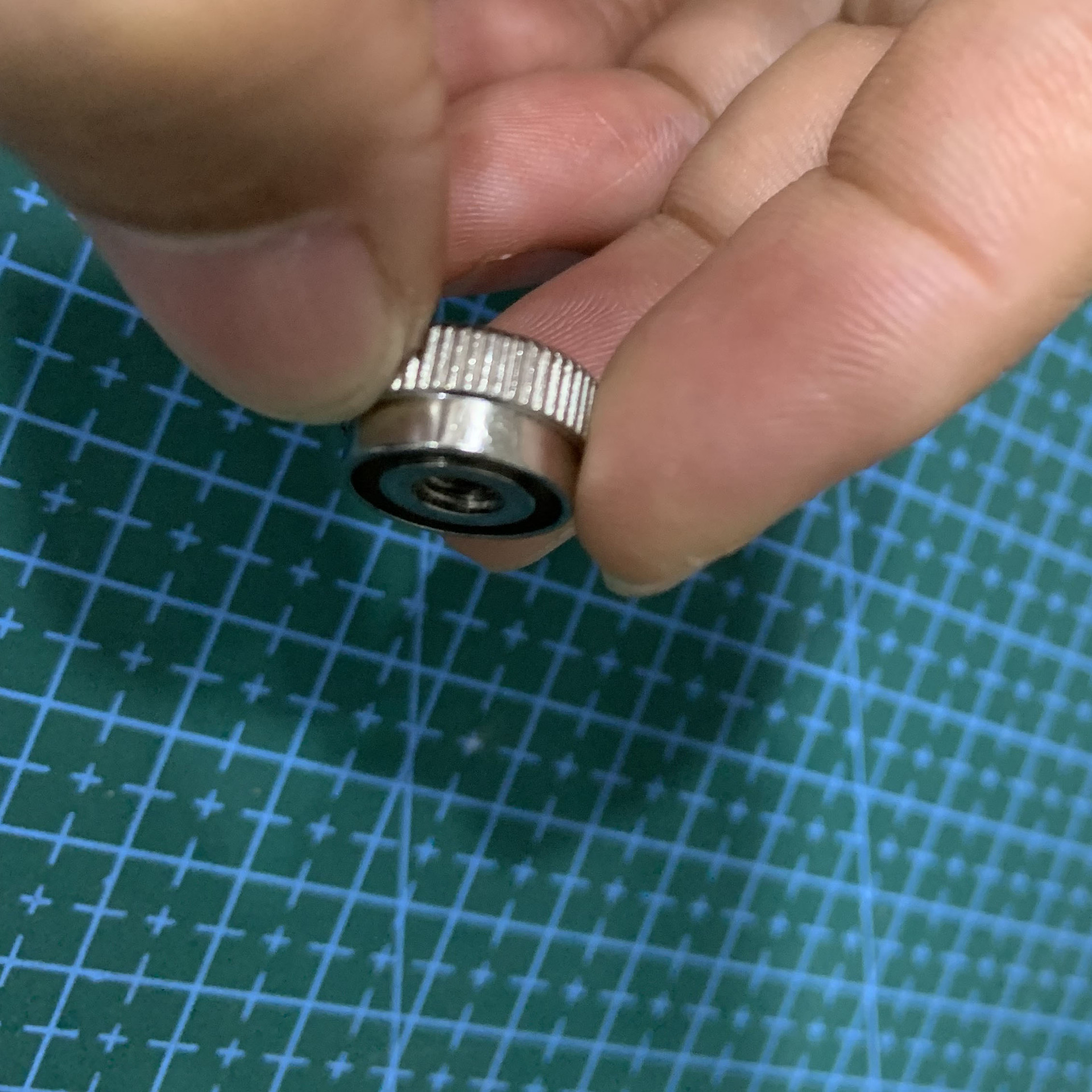 T-shaped screws and nuts, all-steel heavy-duty utility knife accessories, screws and nuts, wallpaper knife accessories details Picture