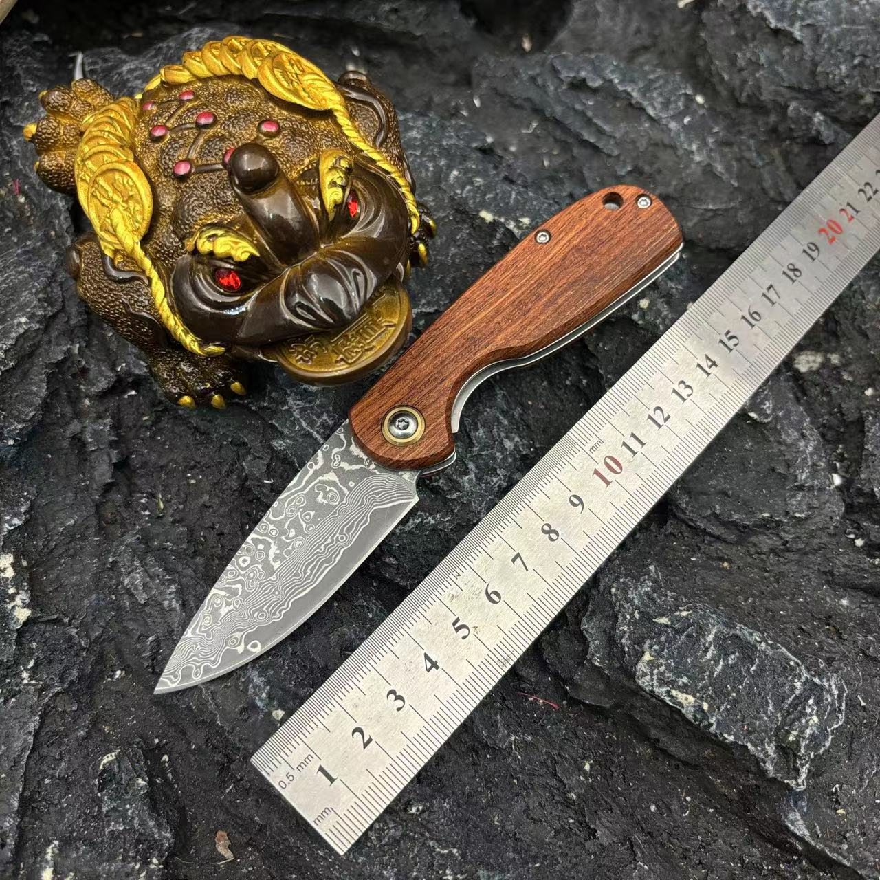 Factory wholesale new product [Golden Toad] Damascus steel outdoor household folding knife, camping self-defense sharp Fruit knife undefined