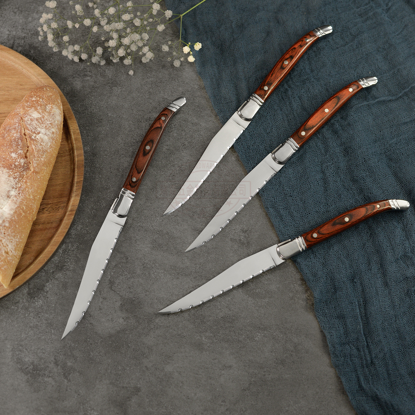 Antique-style Western tableware knife, Western tableware, stainless steel, wooden handle, serrated steak knife, restaurant household steak knife Application Scenario