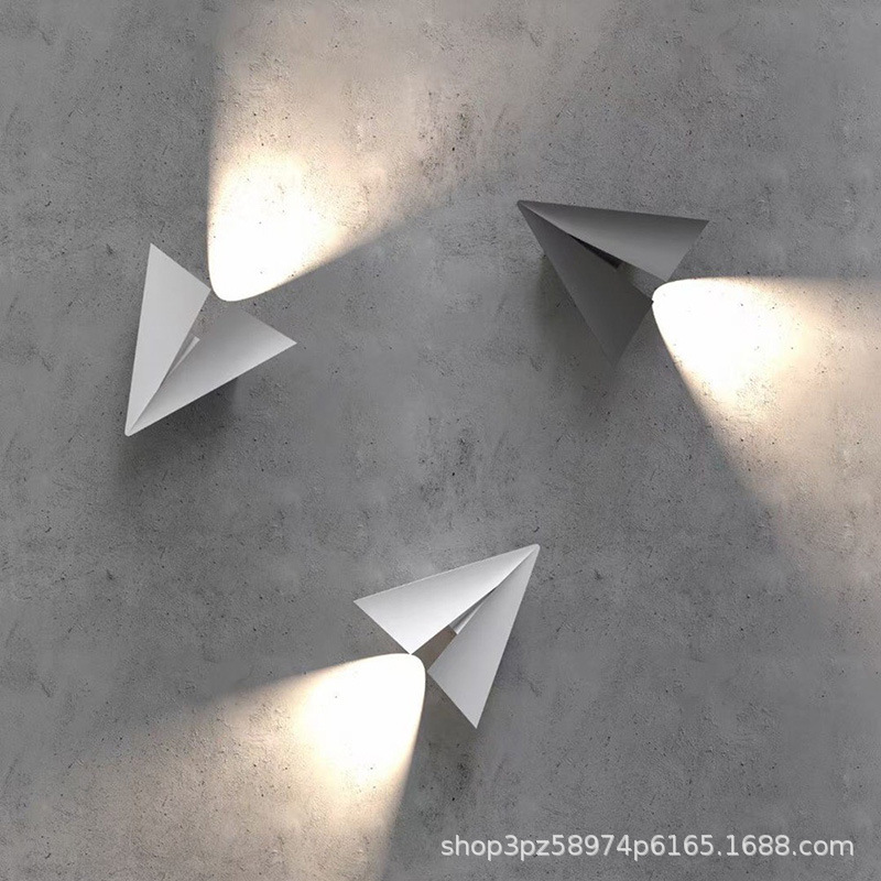 Modern and simple butterfly lamp, scallop airplane shape, outdoor space moon shape, balcony entrance, personalized foyer wall lamp details Picture