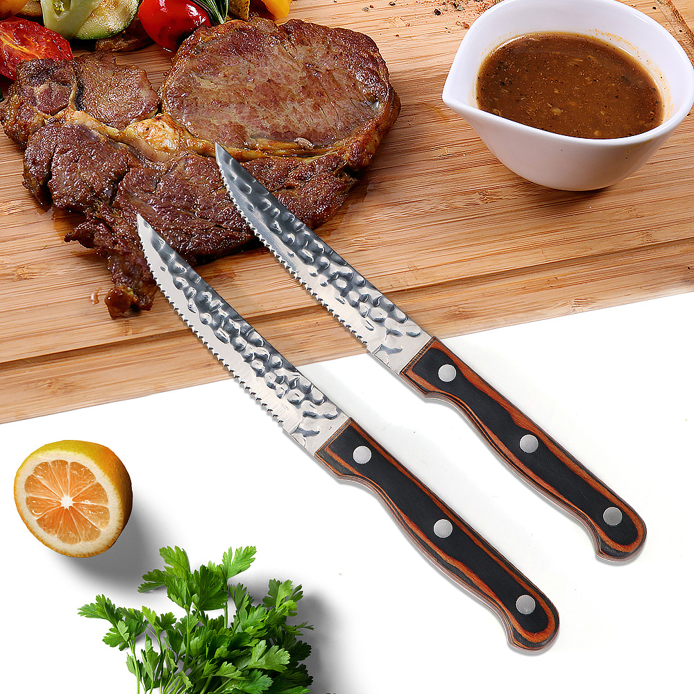 Stainless steel hammer-textured steak knife, colored wooden handle steak knife, Western-style meat cutter, serrated knife, restaurant household Western-style knife full figure