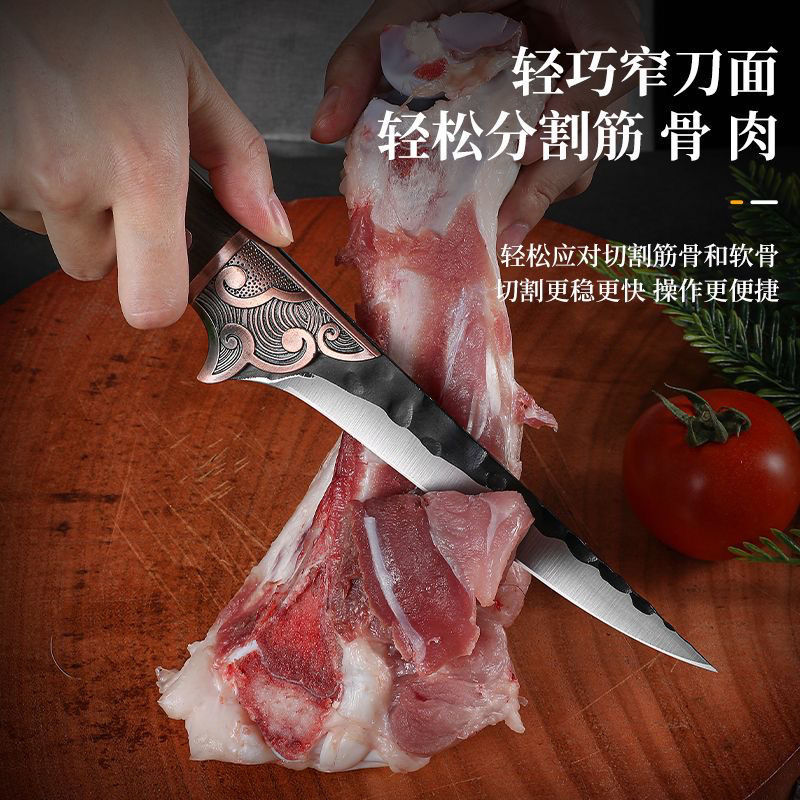 In Yangjiang, we offer a street stall with sharp slaughterhouse knives for bone removal, pig and sheep slaughtering, and small kitchen knives for meat cutting, which are very fast Application Scenario