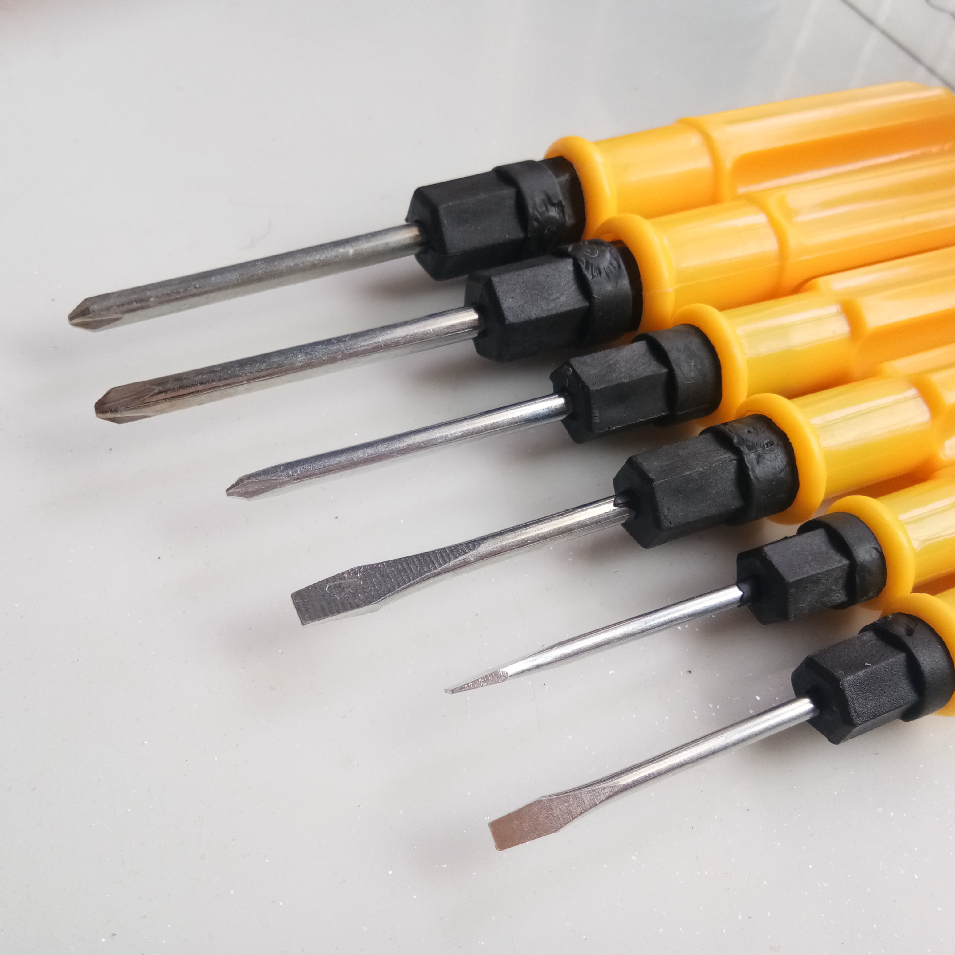 Factory wholesale multi-functional small screwdrivers, flat-head and cross-head dual-purpose screwdrivers, 2-inch, 3-inch and 4-inch dual-purpose screwdrivers details Picture