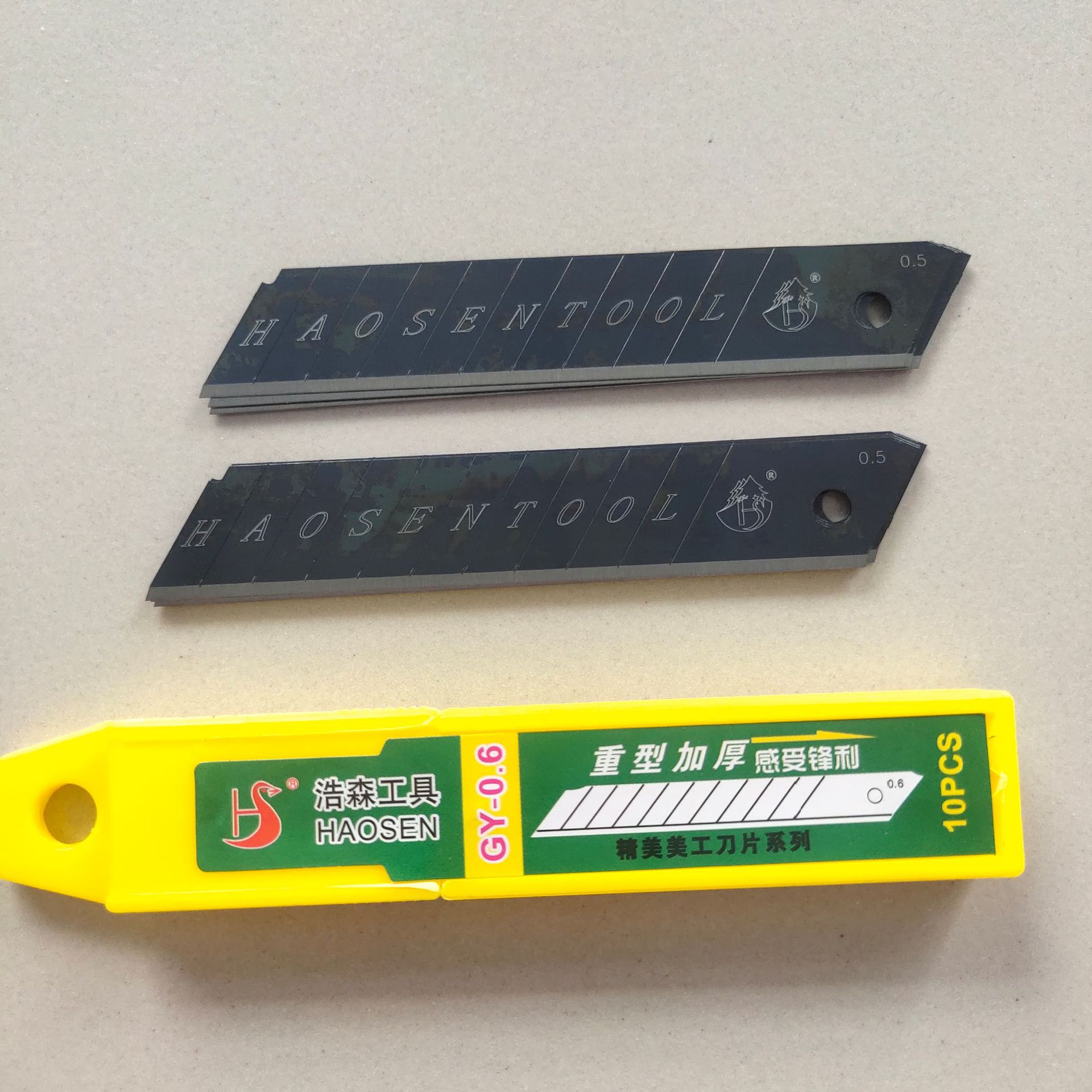 Factory wholesale: 18mm wide paper cutting blades, 0.6mm thick wallpaper blades, sharp utility knife blades details Picture