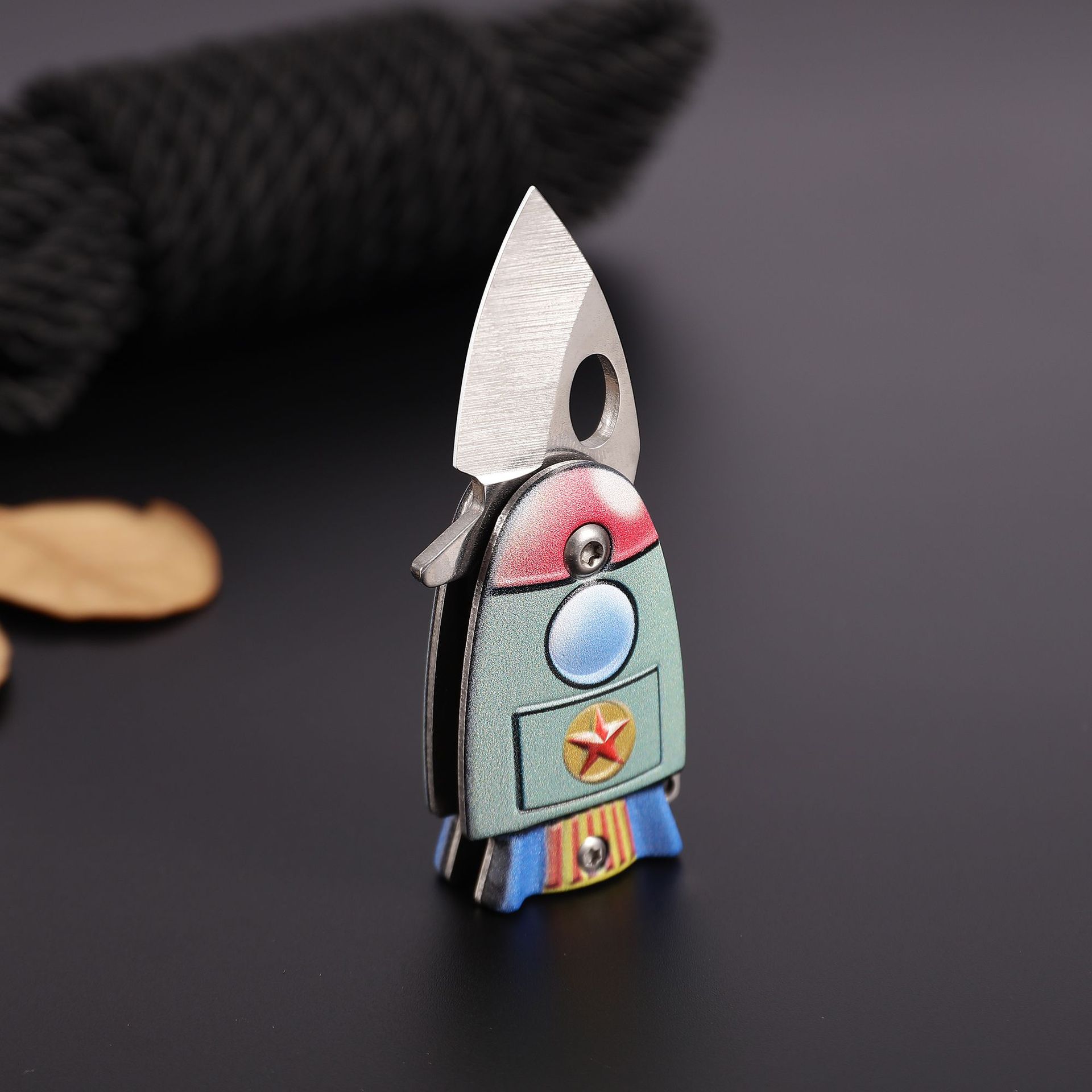 Mini outdoor portable folding knife, small fish-shaped EDC folding knife, key knife, camping mini fruit peeler Specification drawing